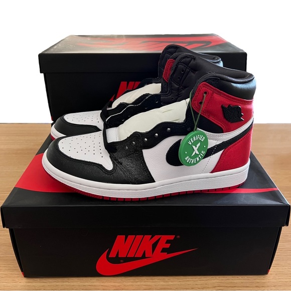 Jordan 1 Retro High Satin Black Toe - Picture 1 of 5